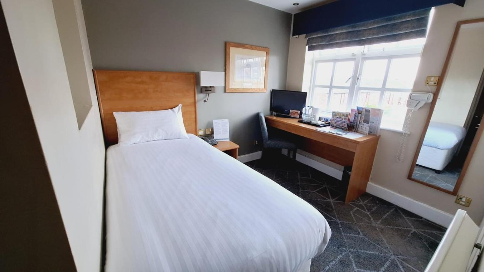 Hotel The Brocket Arms Wetherspoon Wigan Exteriér fotografie